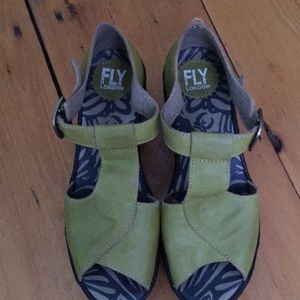 Groovy like-new Fly London sandals!